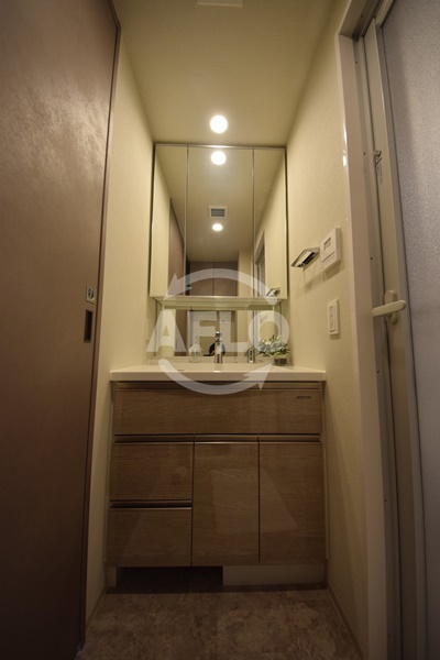 洗面設備　SK RESIDENCES SHINSAIBASHI　洗面所