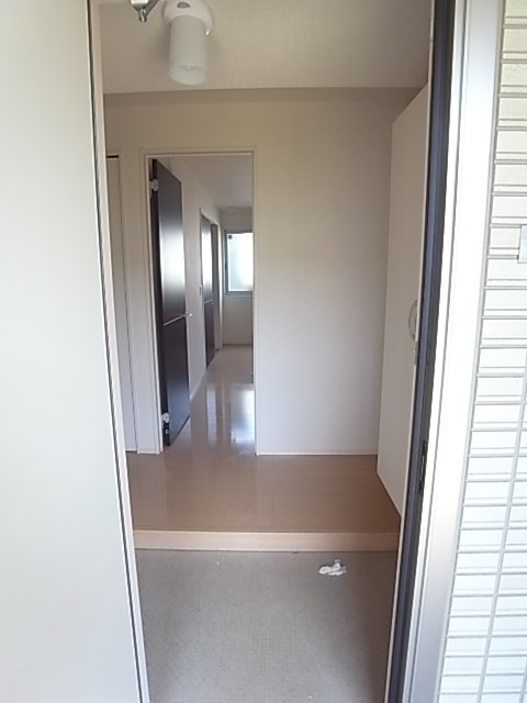 Crestia 東園田の玄関写真