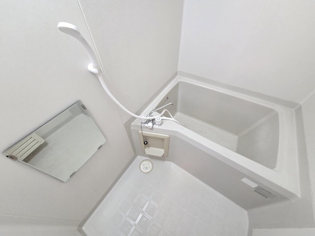 バス・シャワールーム　シャワー付き♪体を流すのはもちろんお風呂掃除にも使えます。