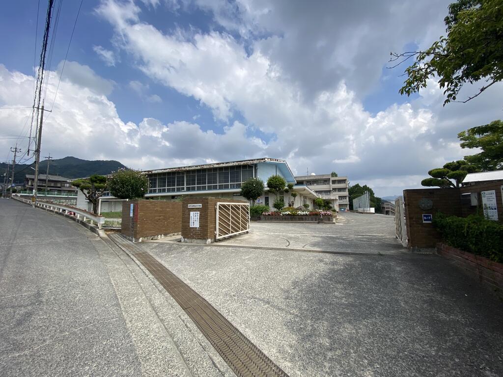 小学校　呉市立昭和北小学校（小学校）まで210m