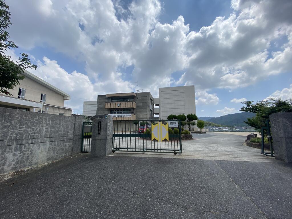 中学校　呉市立昭和北中学校（中学校）まで1200m