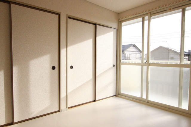 居室・リビング　陽が入るお部屋です