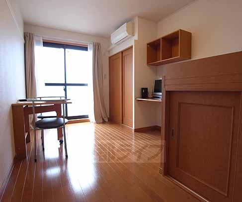 居室・リビング　家電＆家具付きの部屋です。