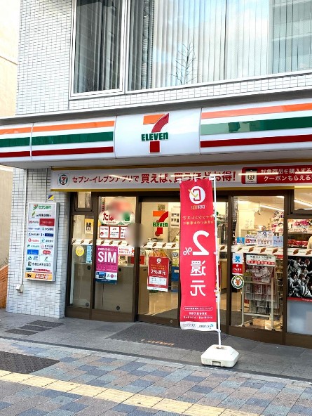コンビニ　セブンイレブン新宿大久保1丁目店（コンビニ）まで60m