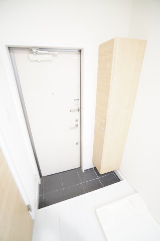 玄関　※同物件・同タイプの写真です。
