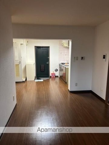 ＪＲ中央線 三鷹駅 徒歩19分 3階建 築31年の玄関写真