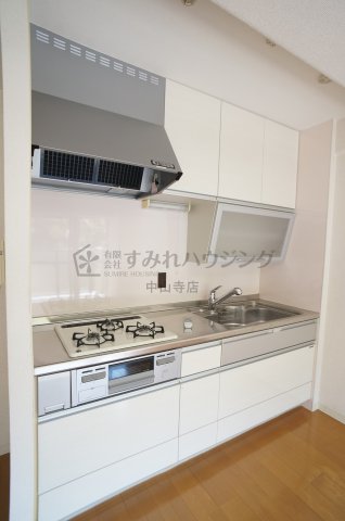 ジャルダン宝塚中山台弐番館A棟のキッチン写真