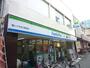コンビニ　ファミリーマート薬ヒグチ弥刀駅前店（コンビニ）まで210m