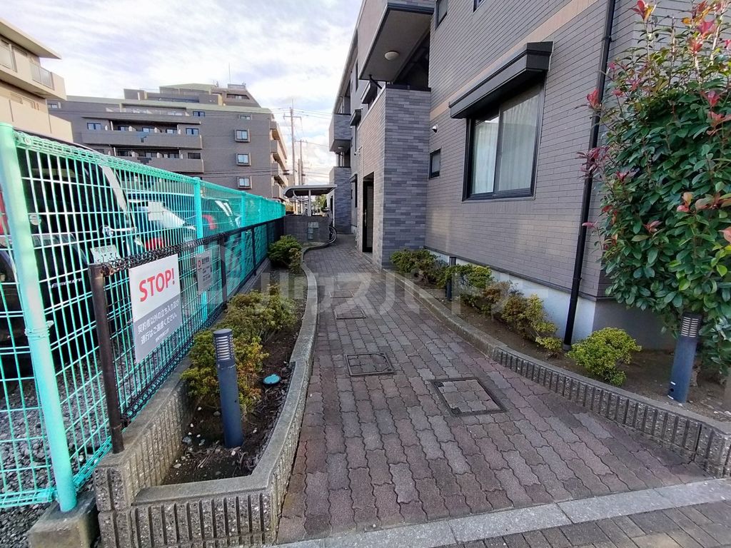 エントランス　庭