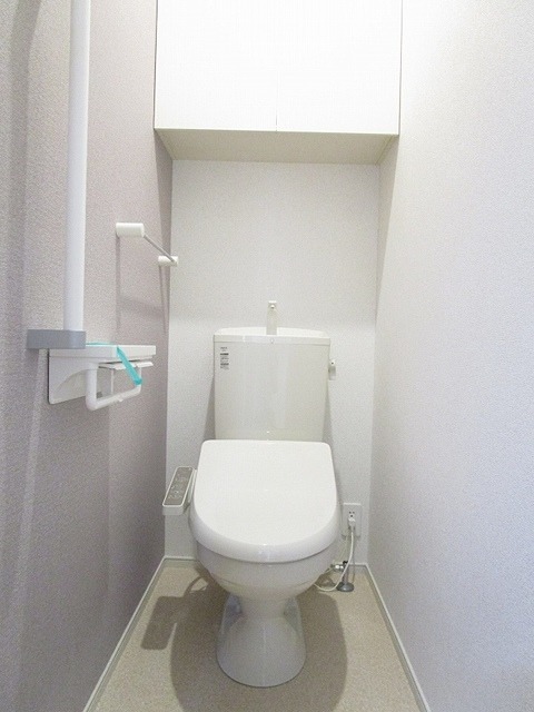 ＪＲ青梅線 昭島駅 徒歩12分 3階建 築8年のトイレ写真