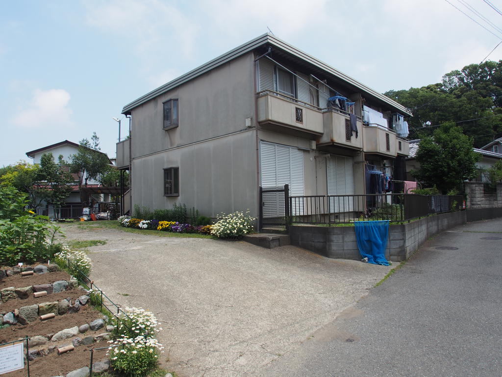 建物外観　1Ｆ手前の角部屋です！！