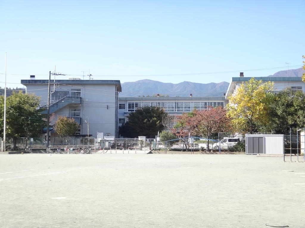 小学校　小田原市立富水小学校（小学校）まで490m