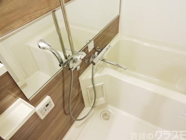 バス・シャワールーム　一日のお疲れは浴槽に浸かってお取りください。