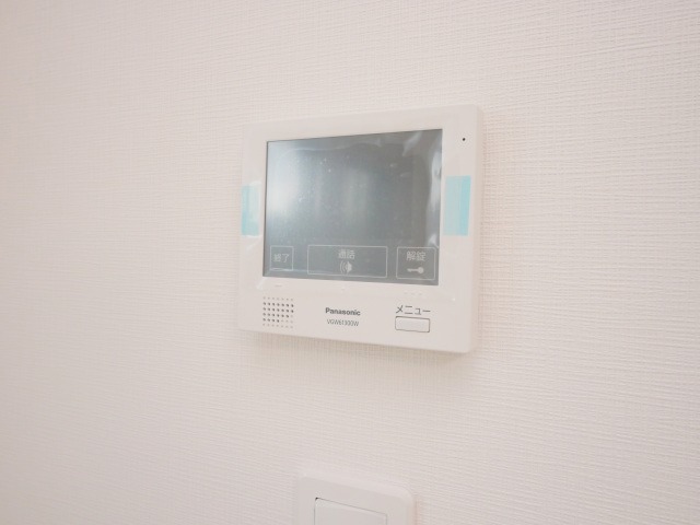 セキュリティ　来客者の確認ができるTVモニターホンが設置されています。