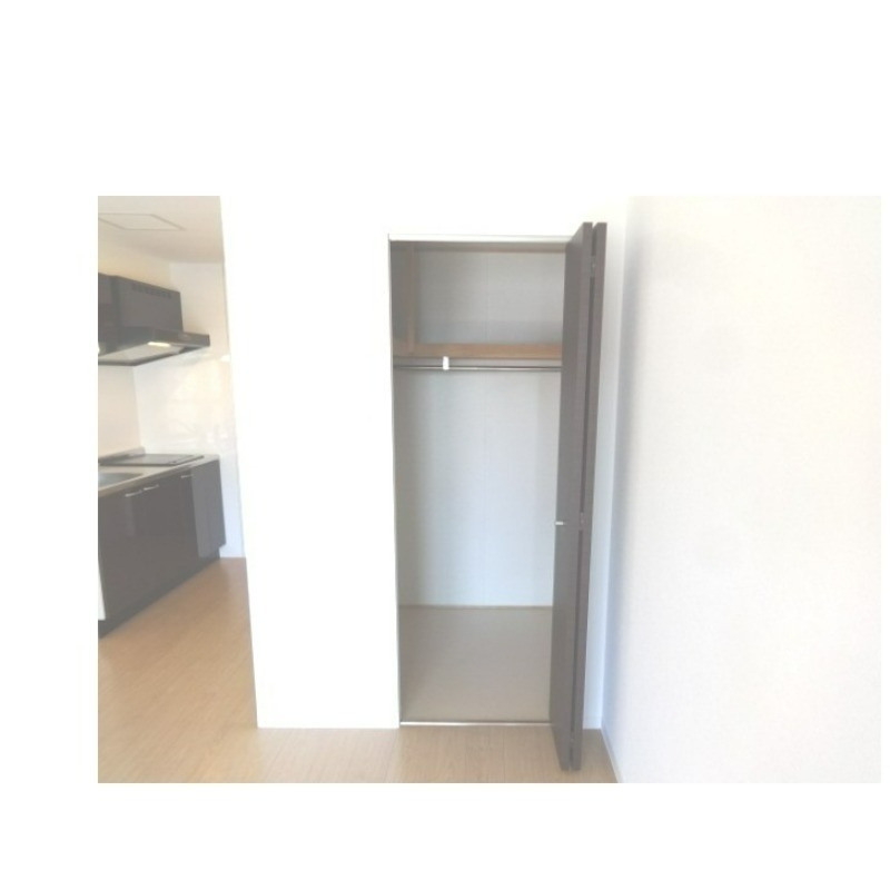 収納　余計な物はクローゼットにしまいましょう♪