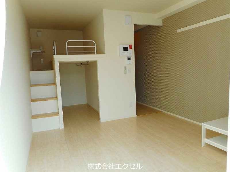 居室・リビング　家具家電付きです。