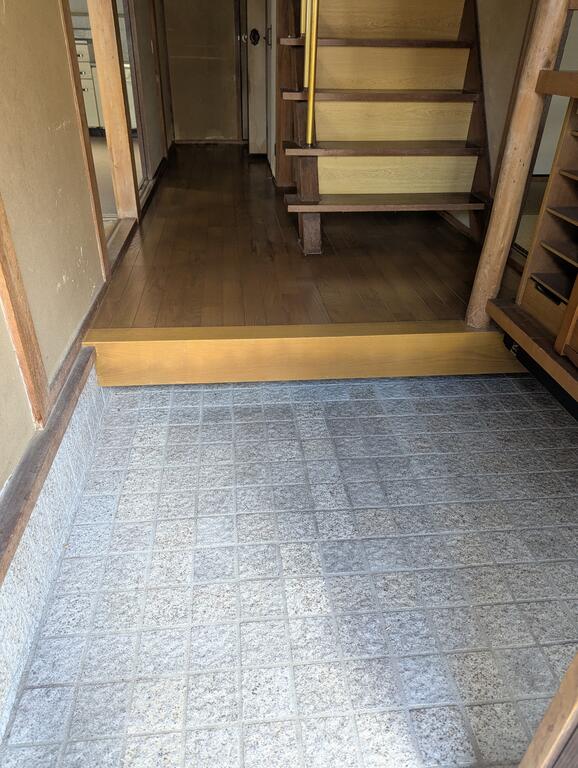 木下町貸家の玄関写真