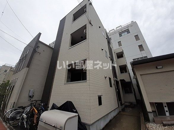 名古屋市北区上飯田通のアパートの建物外観