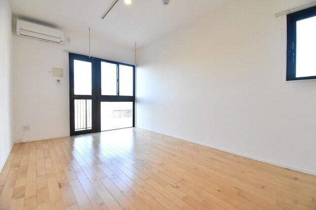 居室・リビング　落ち着いた色調のお部屋♪