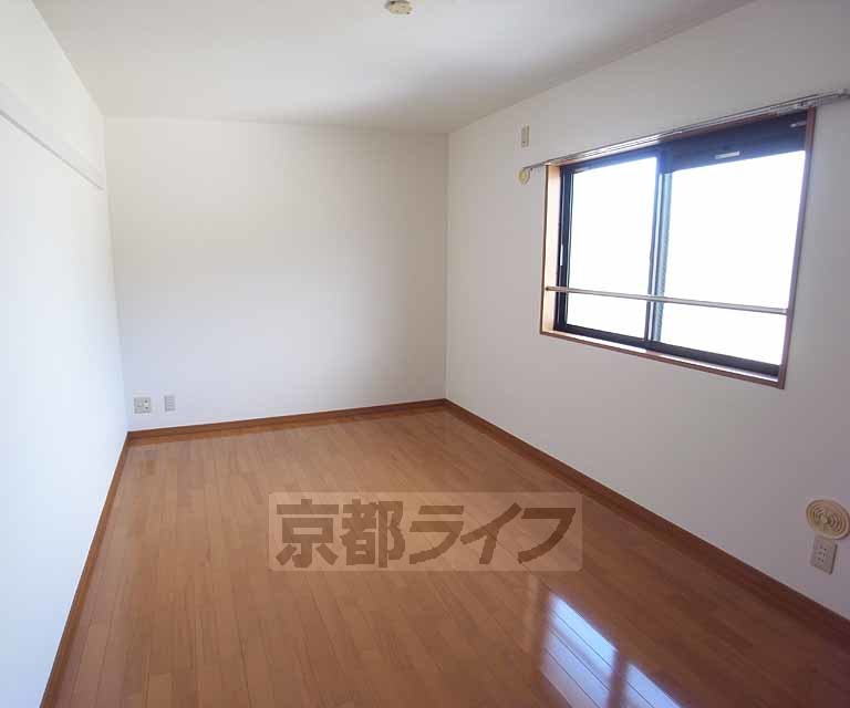 居室・リビング　明るい静かなお部屋になります。