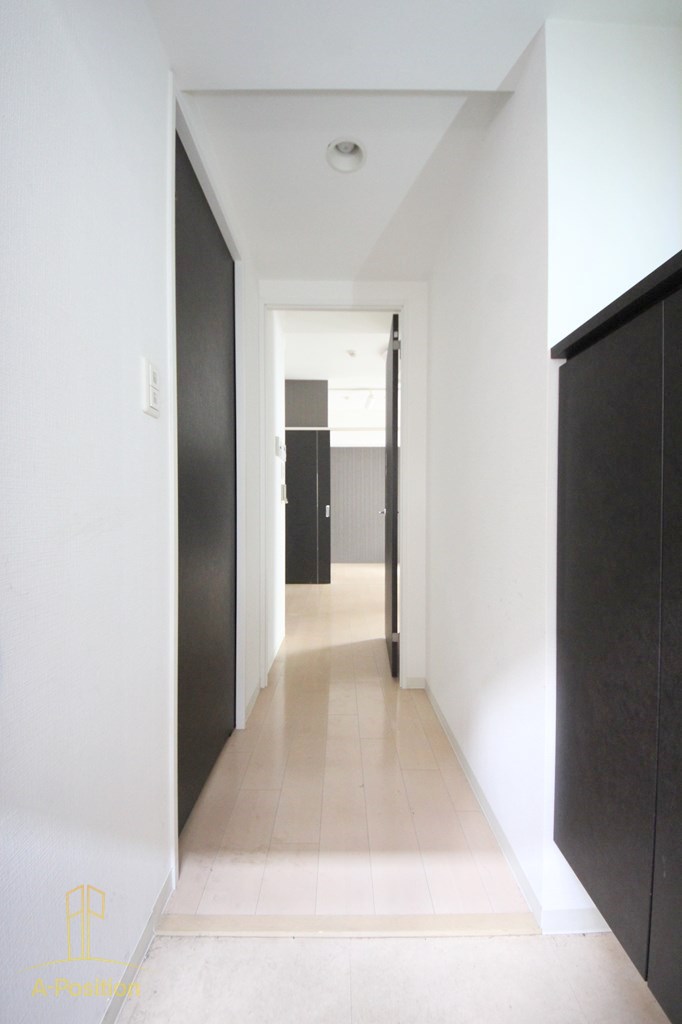 玄関　セレニテ本町ROJI02