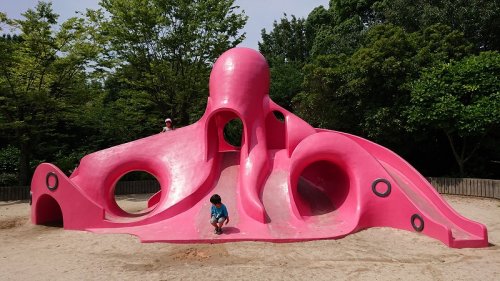 【第３岡村ビルの公園】