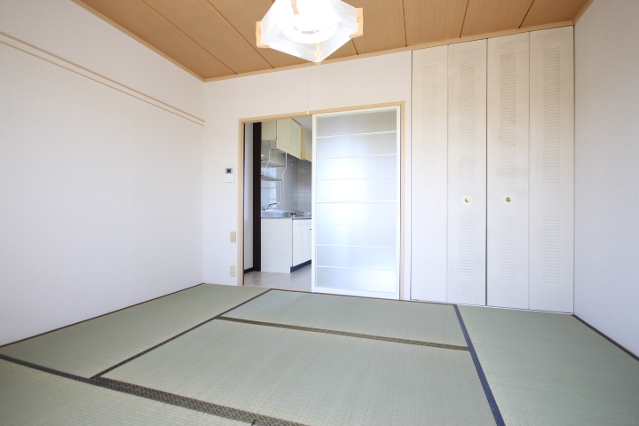 居室・リビング　南向き和室６帖です！