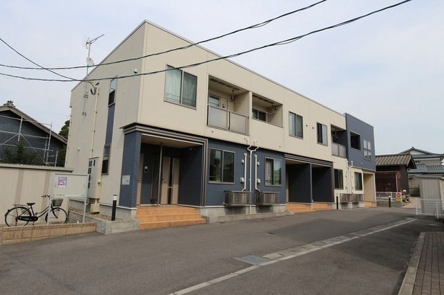 新潟市北区濁川のアパートの建物外観