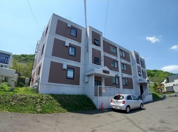 札幌市西区山の手一条のマンションの建物外観