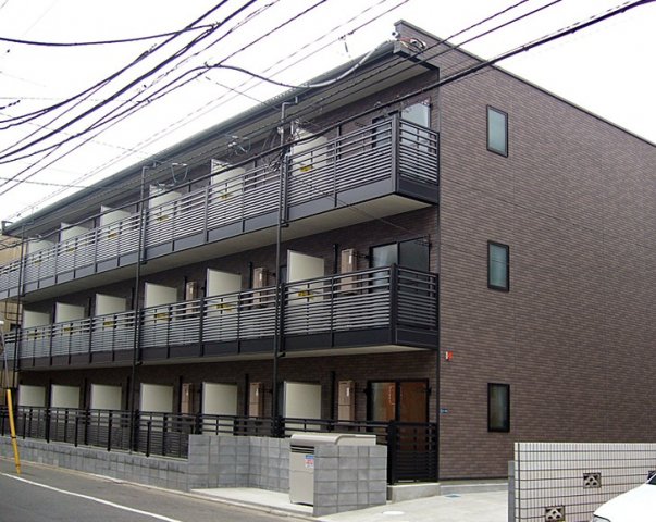 川崎市中原区新城のマンションの建物外観