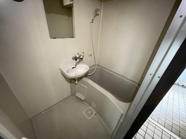 バス・シャワールーム　清潔なバスルーム