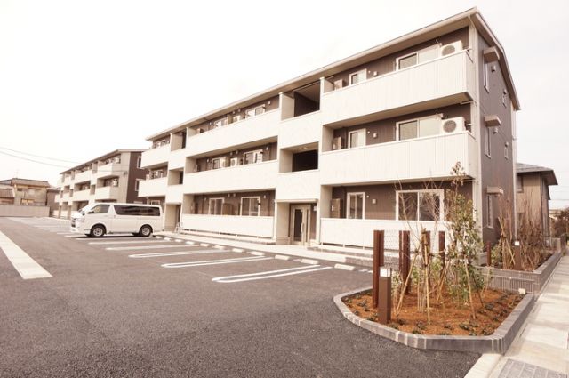 【新潟市中央区新和のアパートの建物外観】