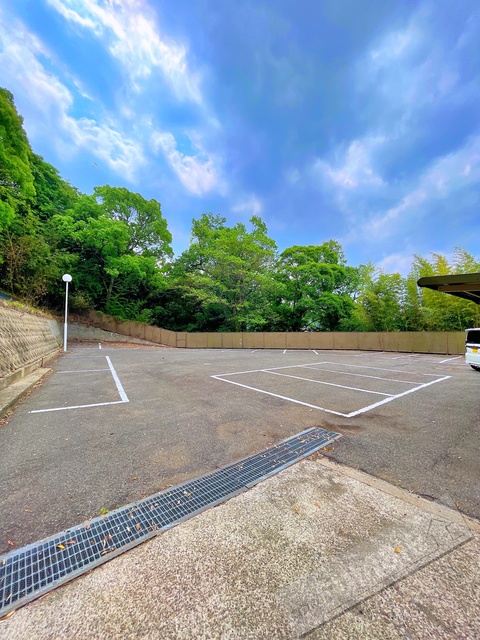 【ネスタ花山の駐車場】