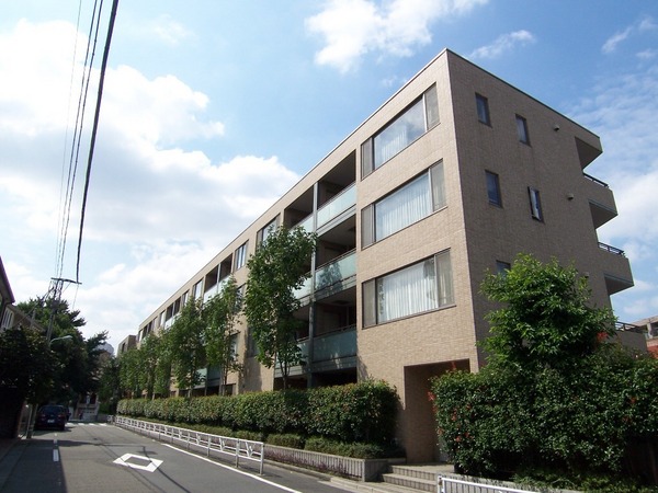 渋谷区鉢山町のマンションの建物外観