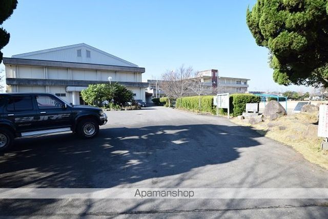 小学校　高田小学校（小学校）まで756m