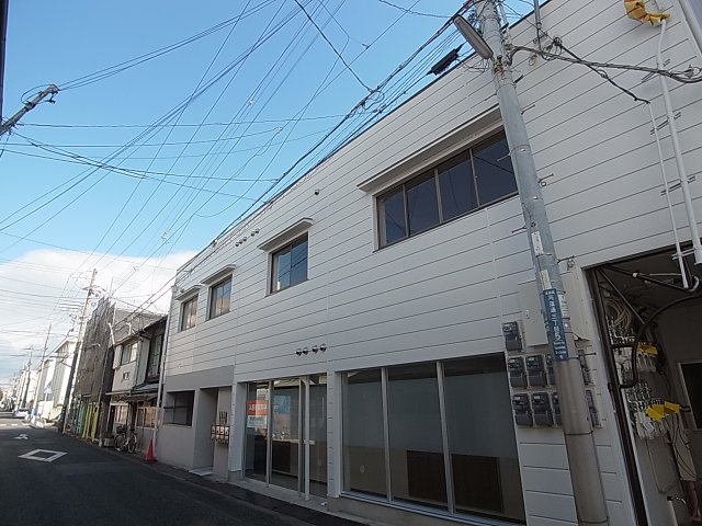 神戸市長田区苅藻通のアパートの建物外観