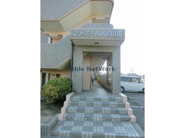 名鉄西尾線 西尾駅 バス乗車時間：15分 最寄りバス停で下車 徒歩9分 4階建 築29年の外観写真