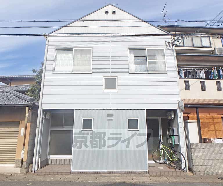 【京都市北区大宮中林町のアパートの建物外観】