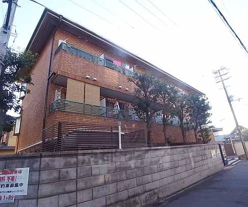 京都市左京区岡崎法勝寺町のマンションの建物外観