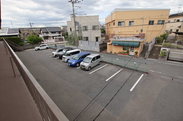 【宮崎マンション(金剛)の駐車場】