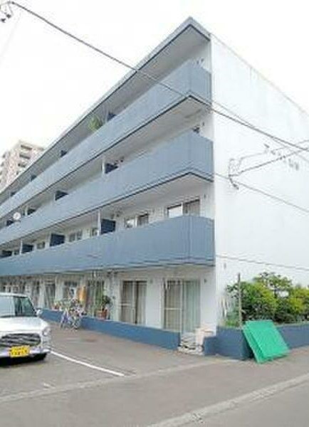 札幌市中央区南十五条西のマンションの建物外観