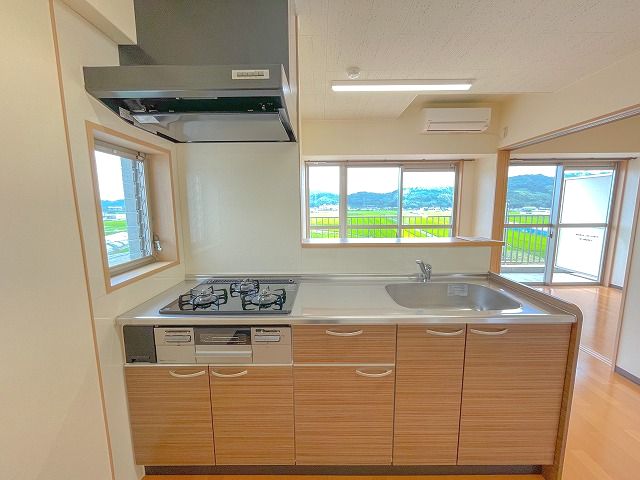 キッチン　お料理しやすいキッチンです ※間取り反転の場合あり、内装が若