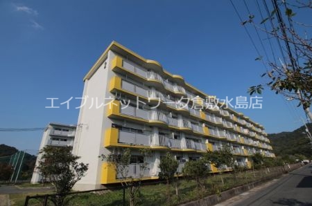 玉野市後閑のマンションの建物外観