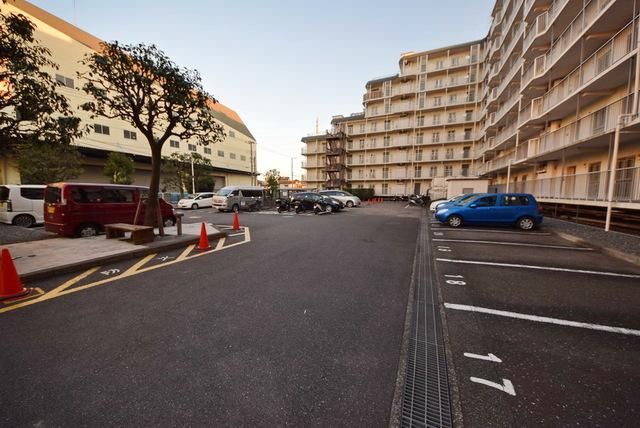 【川越市大字今福のマンションの駐車場】