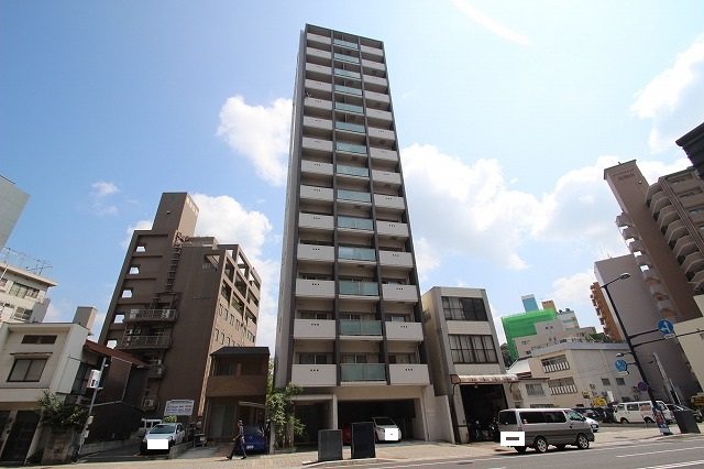 広島市南区松川町のマンションの建物外観