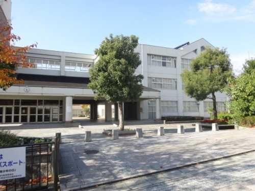 中学校　宝塚市立 山手台中学校（中学校）まで1749m