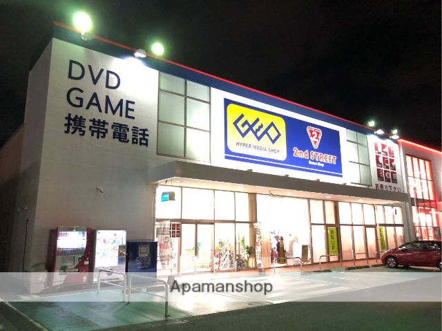 コンビニ　ファミリーマート（コンビニ）まで608m