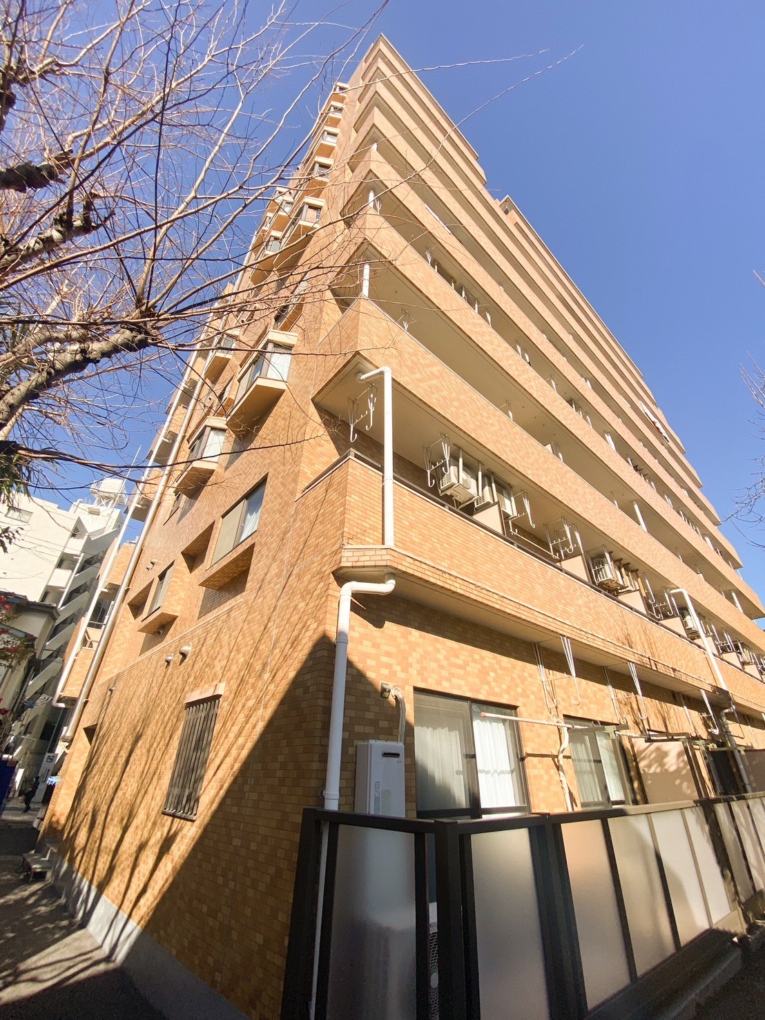 建物外観　駅まで3分の好立地♪