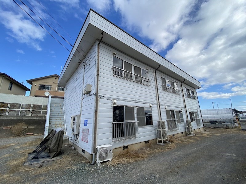 東御市常田のアパートの建物外観