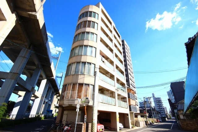 【広島市中区東白島町のマンションの建物外観】